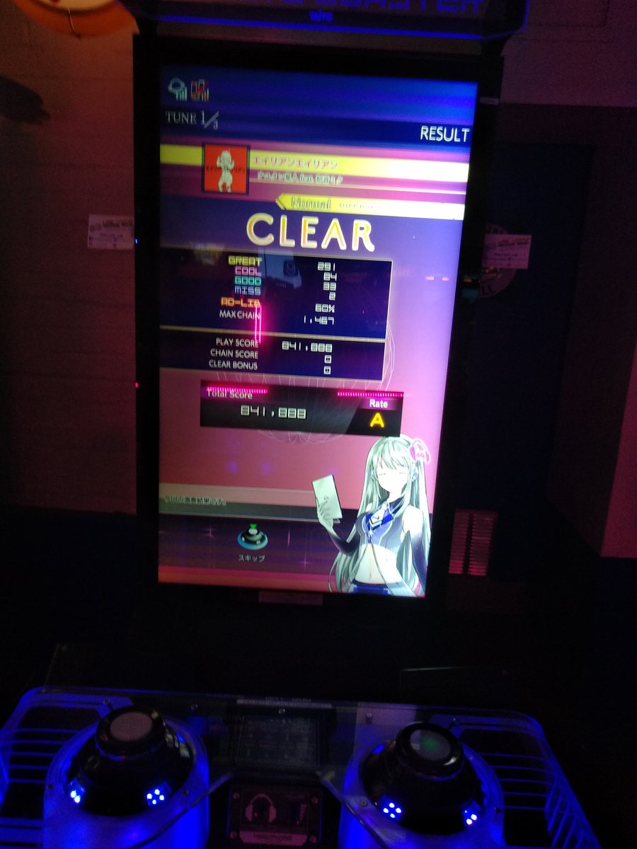 A Groove Coaster score result screen photo where we can see the cabinet